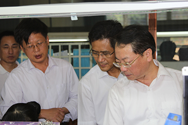 福建省紀(jì)委副書記、監(jiān)察廳廳長陳善光一行視察虹潤公司