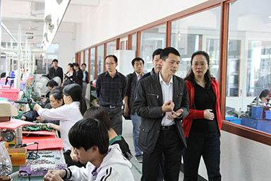 福建省委統(tǒng)戰(zhàn)部副部長、省工商聯(lián)黨組書記王玲視察虹潤公司